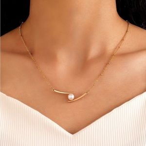 Pearl Faux Pendant necklace Gold plated